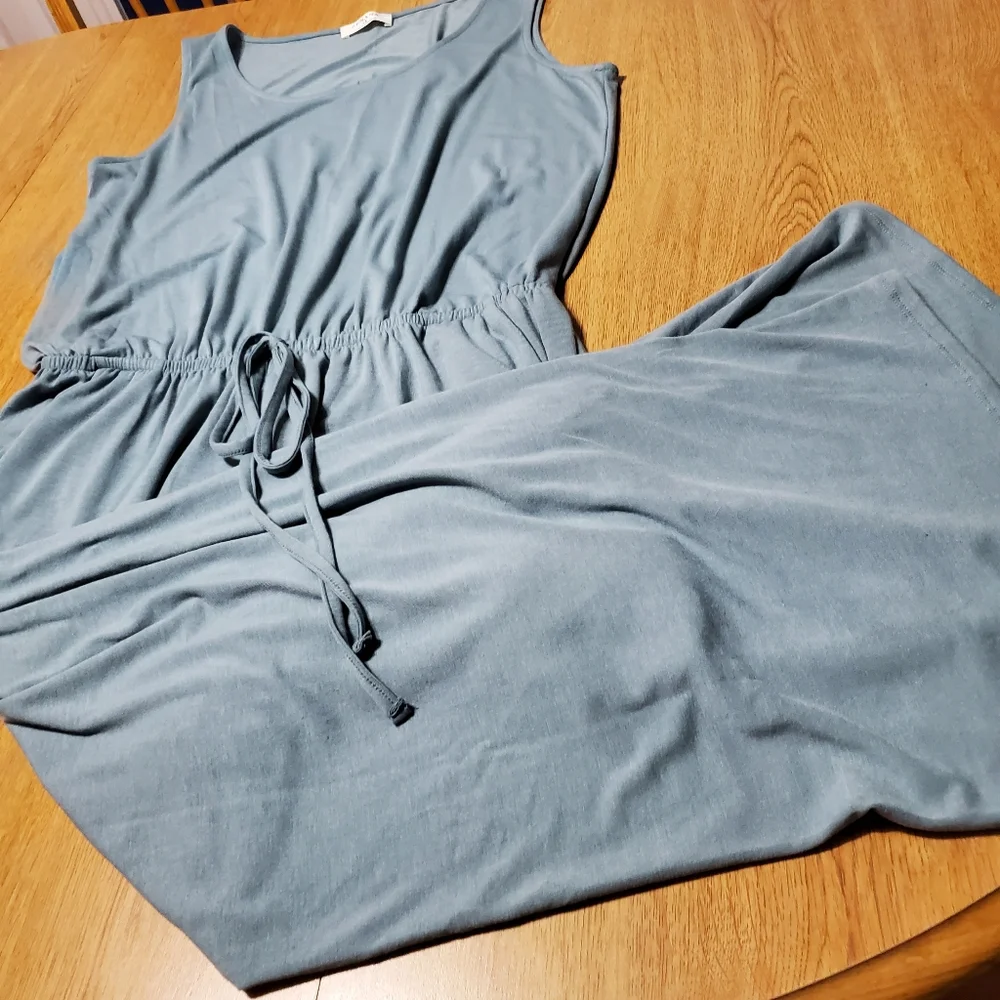 Zenana size 1X. Sleeveless, cropped leg Jumpsuit. Dusty Blue/Gray. - Picture 3 of 3